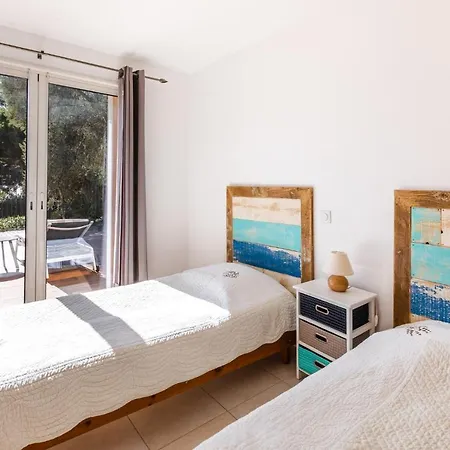 Pieds Dans L'eau Plage Privee Le Lavandou