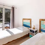 Pieds Dans L'eau Plage Privee Le Lavandou